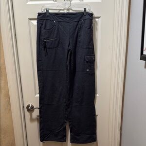Women’s Athleta Bettonia Black Cargo Pants